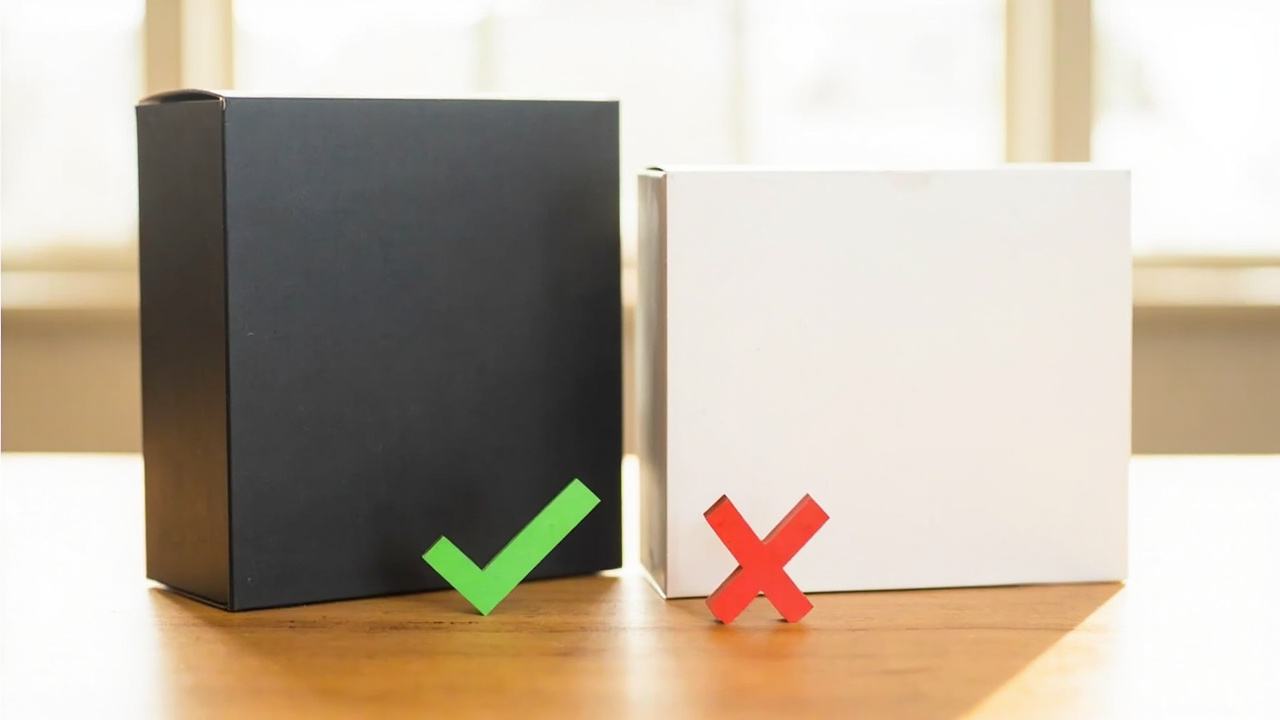Pros and cons visual: split screen showing both robots docked with strengths and weaknesses labeled in icon format